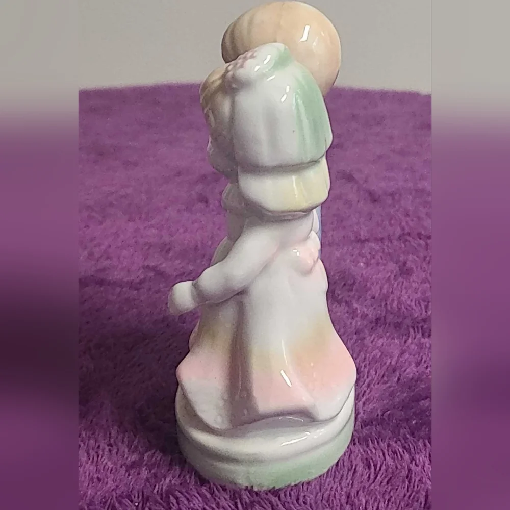Vintage Bride & Groom Wedding Cake Porcelain Topper